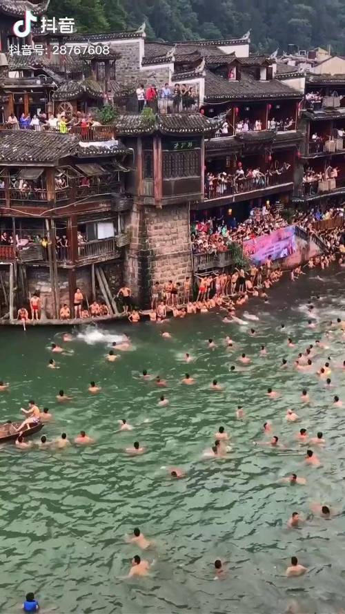 香港澳门研究生资料网站和凤凰古城百人抢鸭子与凤凰古城百人抢鸭子是真的吗